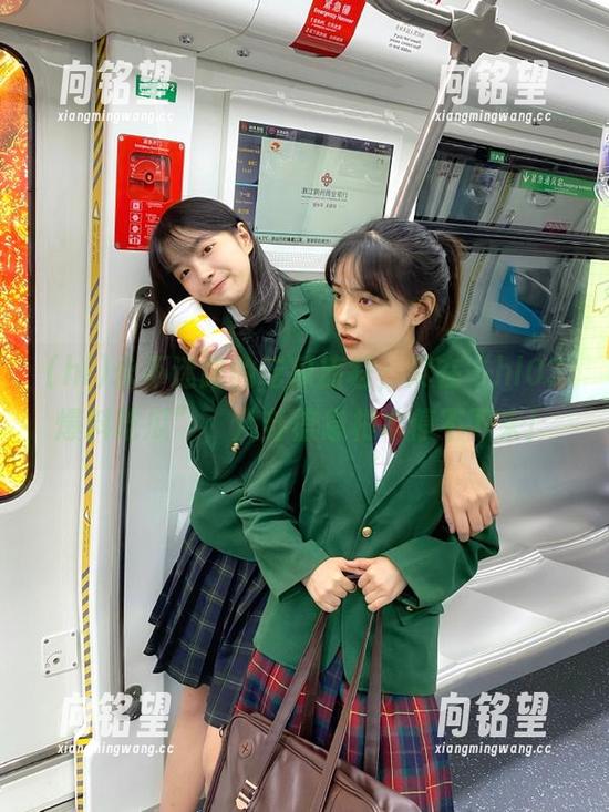 hl 永不迷路的吃瓜旅程,尽在“hl03爆料吃瓜”,八卦信息根本停不下来!