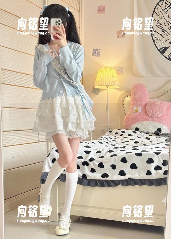 下载hlwAPP，融入吃瓜氛围，体验不一样的娱乐圈生活