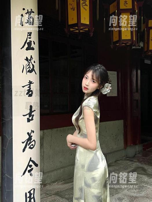 如何在“zztt01”app上在线获取热辣吃瓜消息，成为八卦先锋