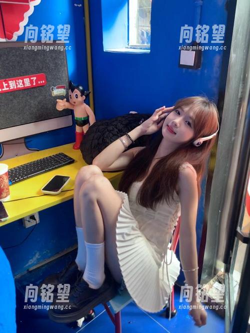 女生们，吃瓜网免费吃瓜，快来看看这个超有趣的视频吧！