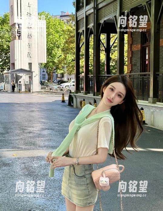 “呱呱爆料51吃瓜网”直达热点话题，让你的社交圈话题不断，热闹非凡！